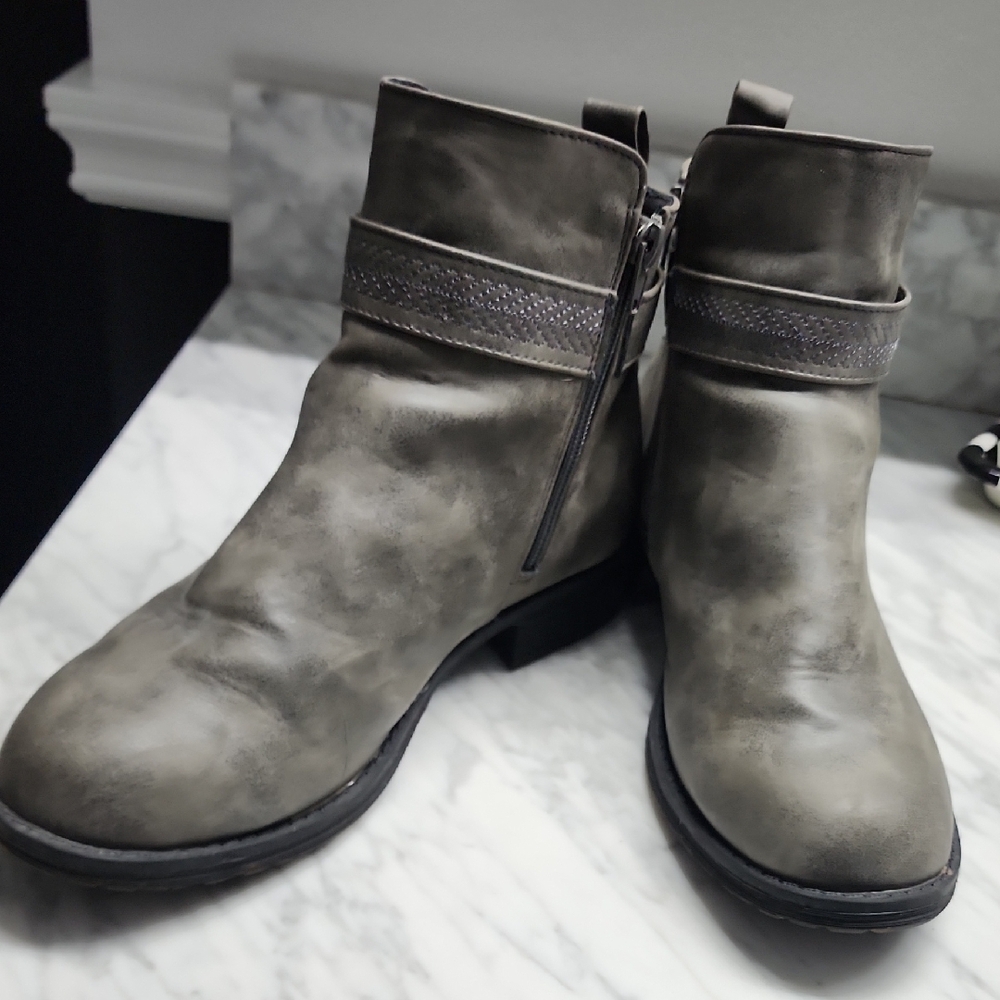 Muk Luks Stylish Gray Ankle Boots
